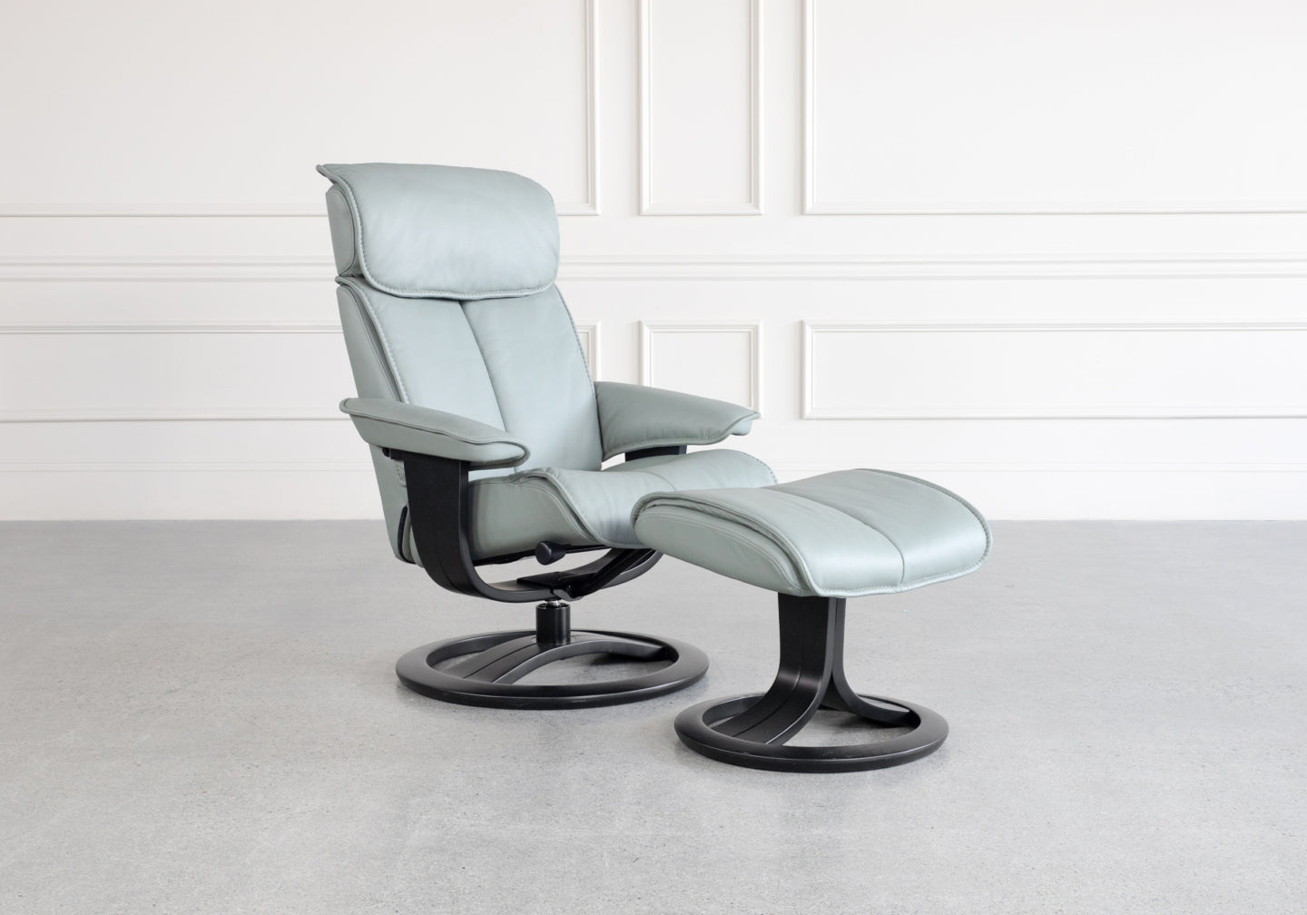 H2 Seating CAPTAIN Leather Recliner with Ottoman (QS)