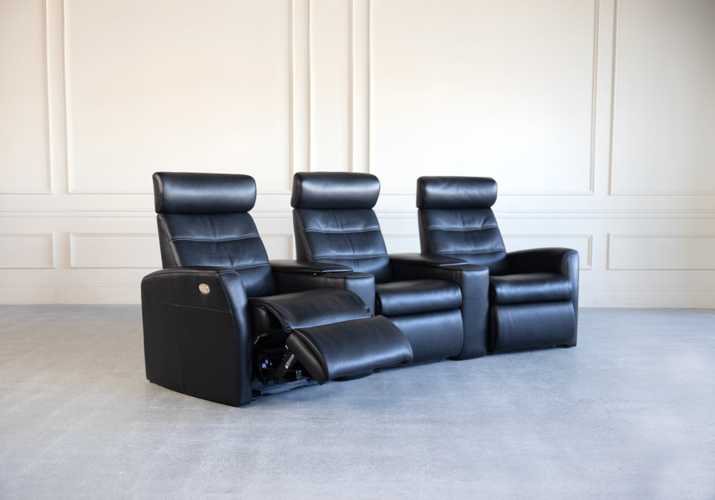 H2 King Leather Home Theatre Seating (SO)