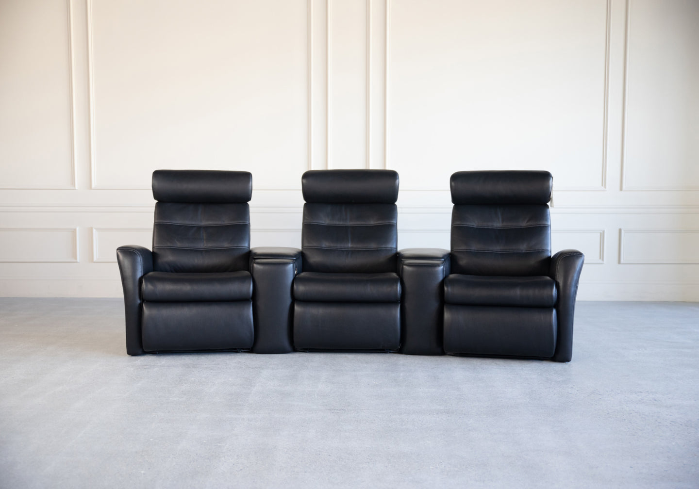 H2 King Leather Home Theatre Seating (SO)