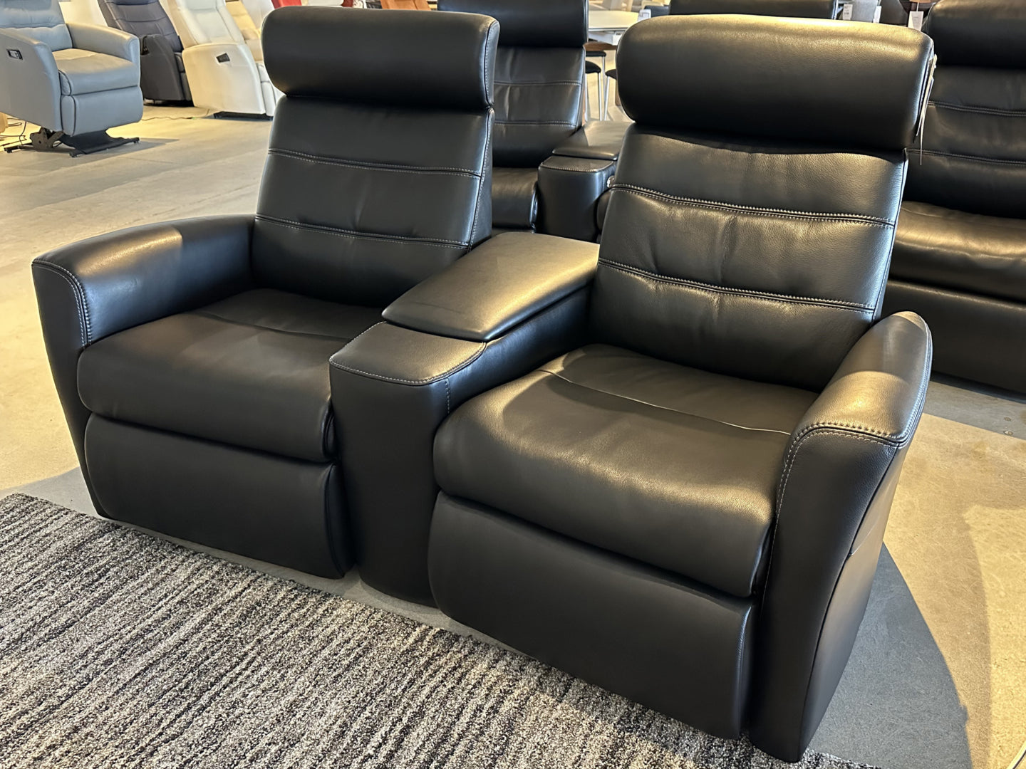 H2 King Leather Home Theatre Seating (SO)