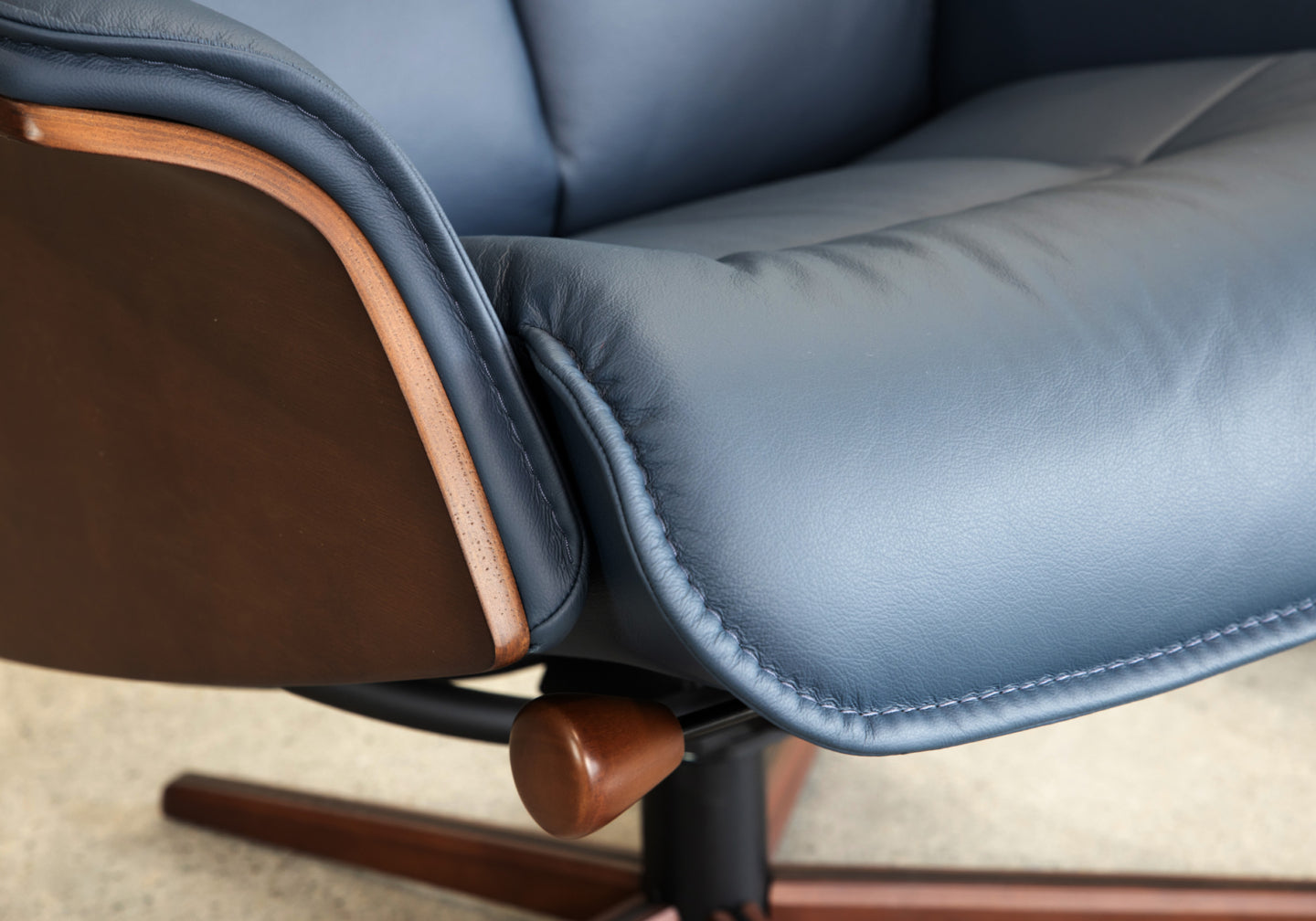 H2 Seating MILAN Leather Recliner with Ottoman (QS)