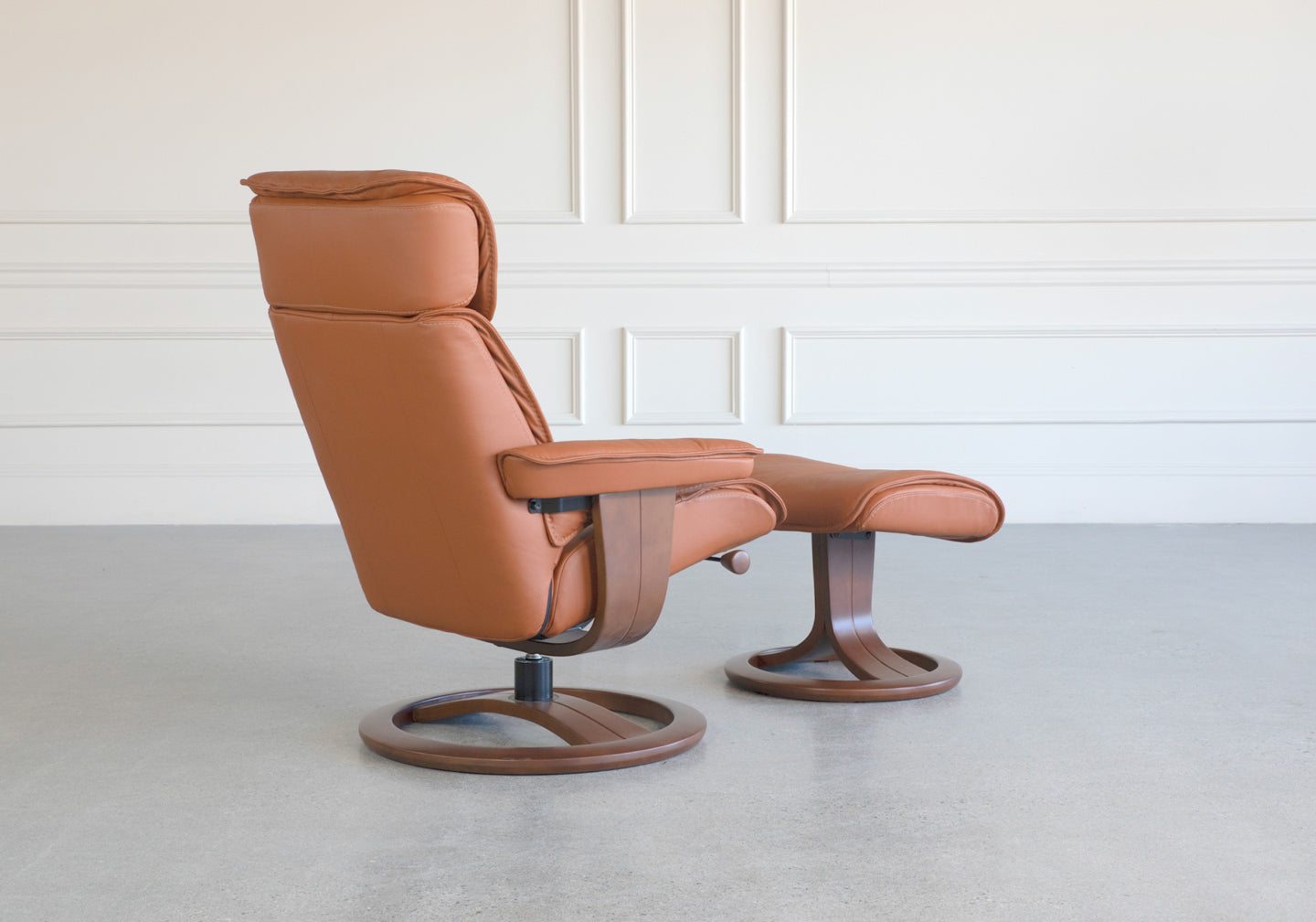 H2 Seating CAPTAIN Leather Recliner with Ottoman (QS)