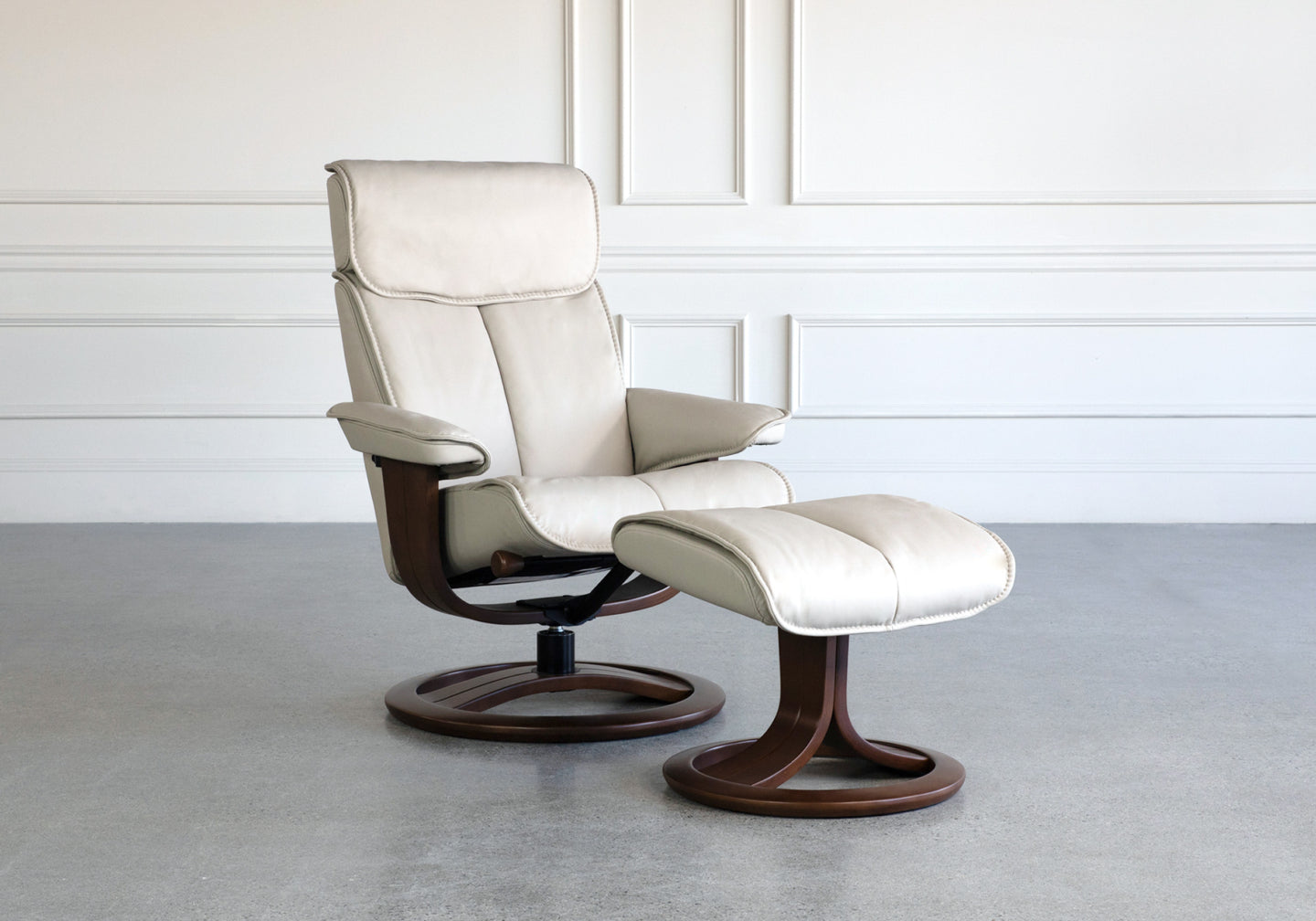 H2 Seating CAPTAIN Leather Recliner with Ottoman (QS)