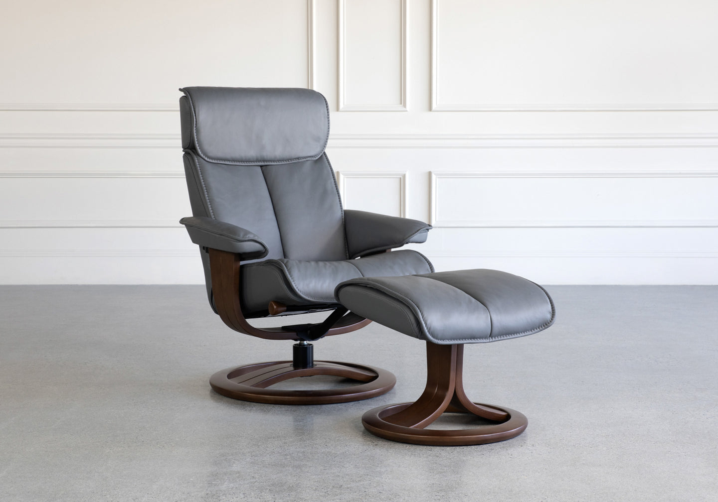 H2 Seating CAPTAIN Leather Recliner with Ottoman (QS)