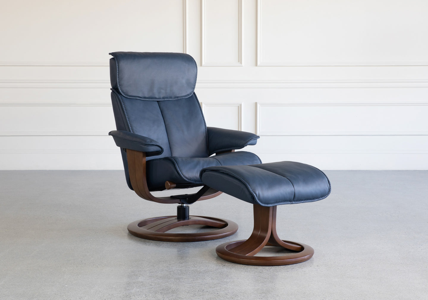 H2 Seating CAPTAIN Leather Recliner with Ottoman (QS)