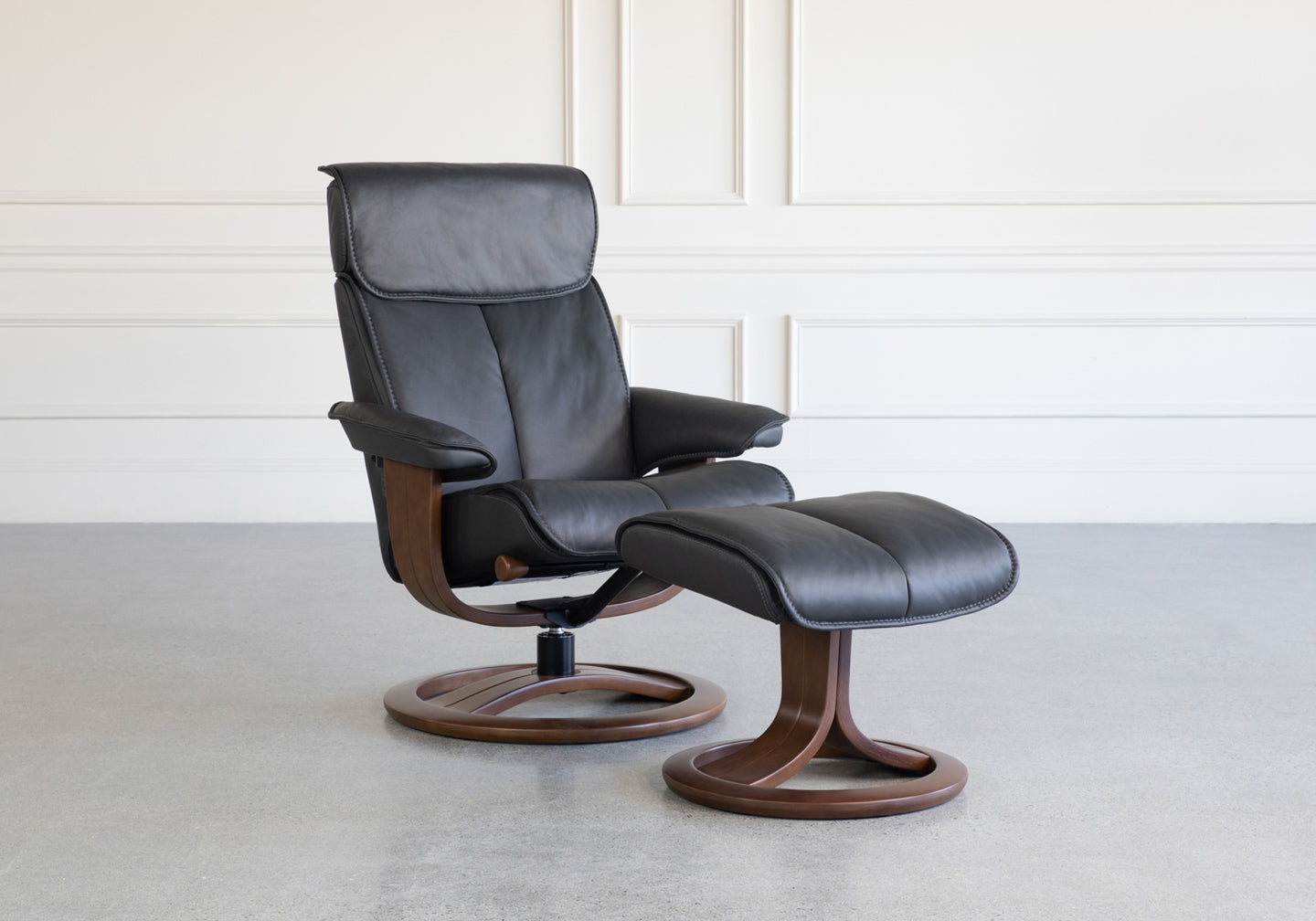 H2 Seating CAPTAIN Leather Recliner with Ottoman (QS)